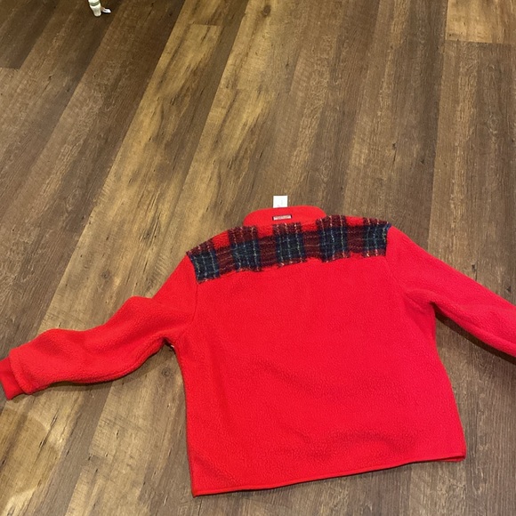 Vineyard Vines nwt Sherpa 1/4 zip. Color red velvet - Picture 3 of 5